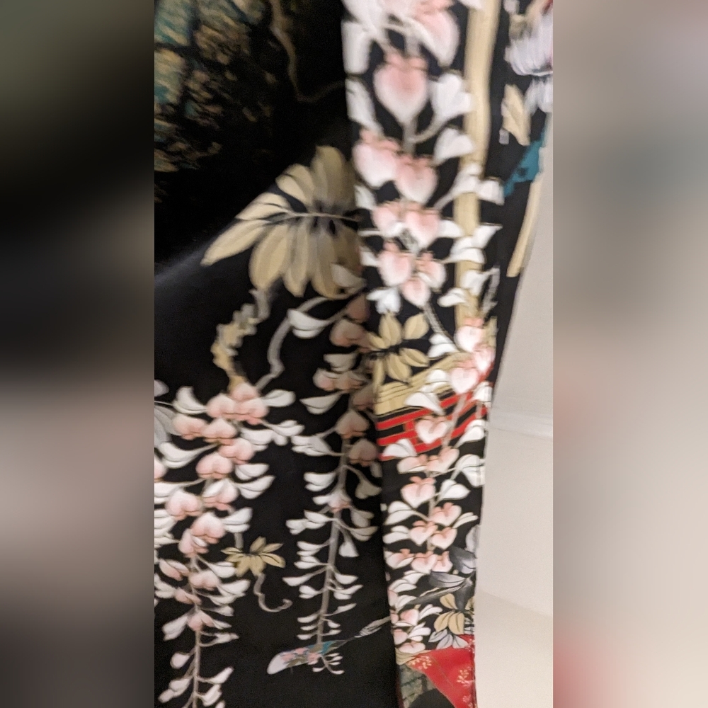 Japanese Kimono - Picture 3 of 5